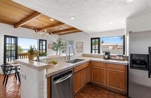 Pacific Grove House | 3263 Villa by the Sea townhouse