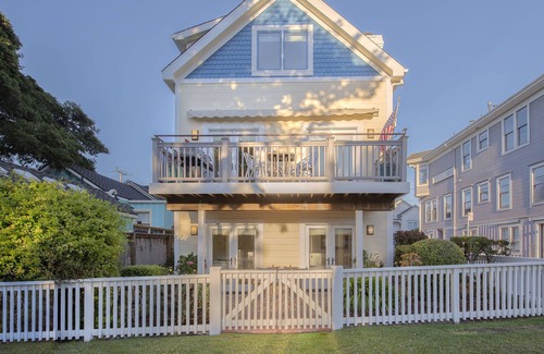 Pacific Grove House | 3817 Caledonia Bay Lookout - Perfect Family Retreat Near Bay, Park and Town