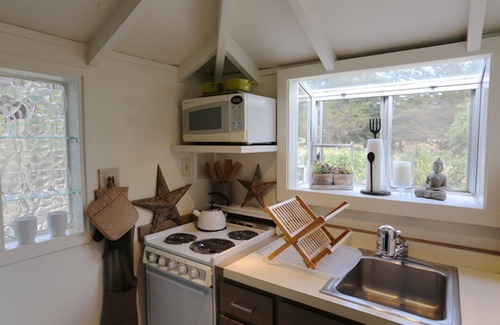 Carmel Cottage | Romantic Couples Cottage, Artist-Writers Retreat in Carmel Valley Wine Country