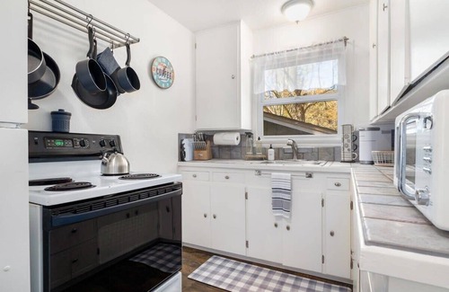 Ben Lomond House | 'Treehouse' in the Redwoods - sleeps 4!