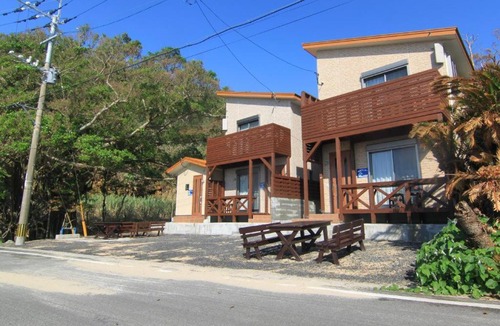 Amami Villa | ラッキーハウス 海を望む一棟貸しコテージ