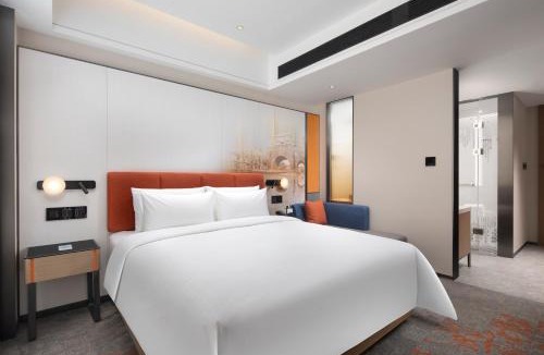 Jiangxia District Hotel | 武汉华师园北路希尔顿欢朋酒店