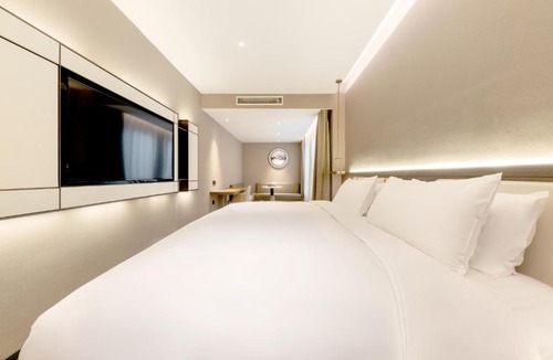 Lixia District Hotel | 沃德酒店济南趵突泉大明湖景区店 World Hotel Jinan Baotu Spring Daming Lake Scenic Area Branch
