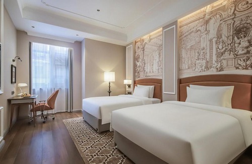 Wuhan Hotel | 维也纳国际酒店经典版武汉天河机场盘龙城地铁站店
