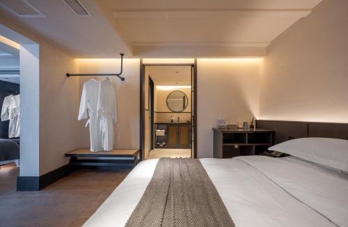 Chizhou Hotel | 花筑九华山归野慢山民宿肉身宝殿店