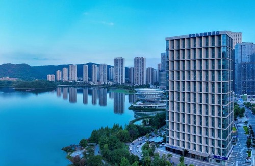 Yue Lu Hotel | 长沙梅溪湖麦客达温德姆湖景酒店