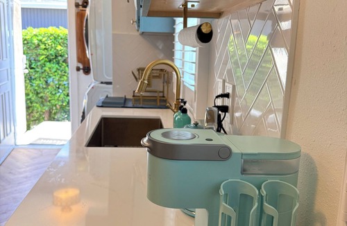 Inglewood House | 0.5 Mile Walk To Sofi - Art Deco Beach Cottage - Entire Home