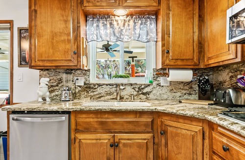Yucca Valley House | 1/2 Acre Epic Pool and Spa 2 King Beds Bunk with 2 Queens