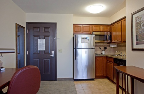 Palmdale Apartment | 1-Bedroom King Suite w/Full Kitchen, Palmdale