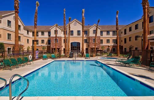 Palmdale Apartment | 1-Bedroom King Suite w/Full Kitchen, Palmdale