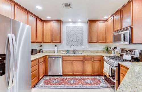 Pacific Beach House | 🏝1 block from beach🏡4 bed/4 bath🏄🏽‍♂️FASTwifi🚴🏽‍♂️A/C🚘Garage📺SMART TVs⛵️