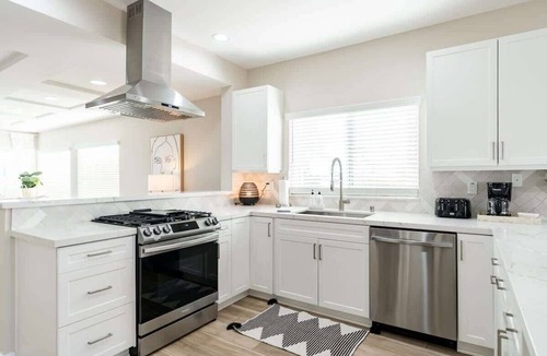 Ocean Beach Apartment | 1 Block to Sand Stylish 6BR complex