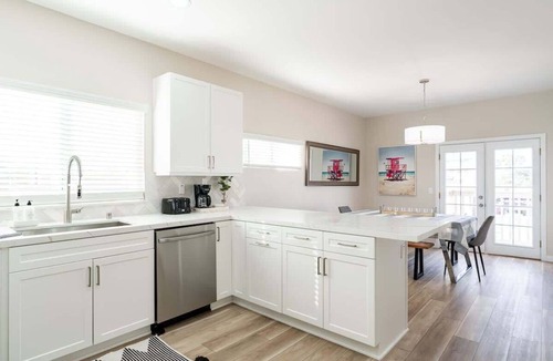 Ocean Beach Apartment | 1 Block to Sand Stylish 6BR complex