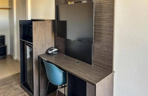 Selma Apartment | 1 King Bed|Non-Smoking, Micfridge