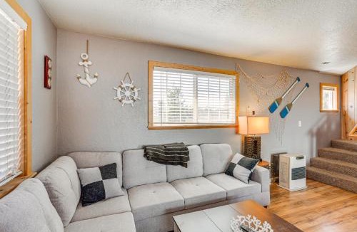 Chester House | < 1 Mi to Lake Almanor: Home w/Furnished Decks!