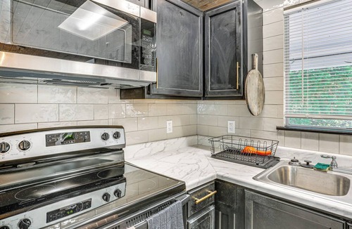Red Bluff House | 1 Mi to Main St Eats! Single-Level Red Bluff Home