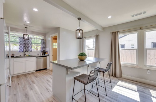 Hanford House | < 1 Mi to Main St Hanford! Home w/Outdoor Space