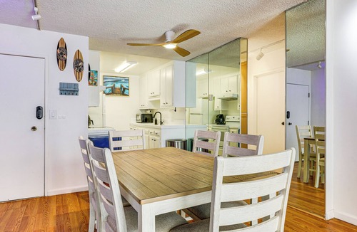 East Village Condo | 1 Mi to Shoreline Village: Chic Long Beach Apt