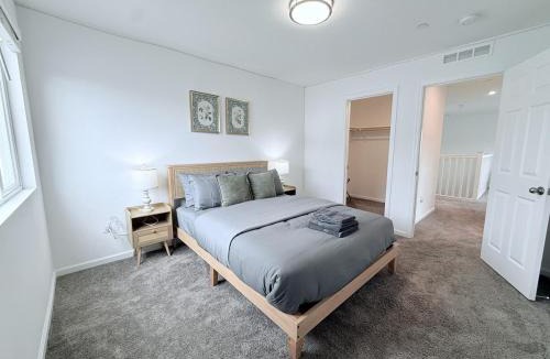 Elk Grove Villa | 10445 Luxury 5B 3B Near Casino AC n Prking GreatNeighbors