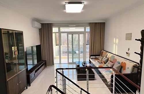 Jinzhou District Apartment | 10min Walk to Jinshitan Beach! Split-Level Retreat w/Sauna & Massage Chair