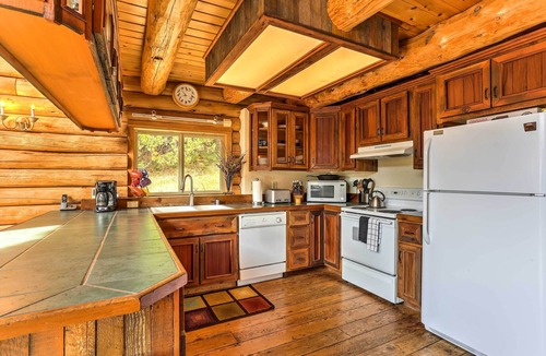 McCloud Cottage | 13 Mi to Mt Shasta: Log Home on 60 Acres!