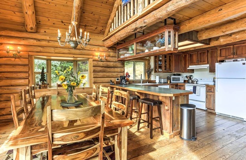 McCloud House | 13 Mi to Mt Shasta: Log Home on 60 Acres!