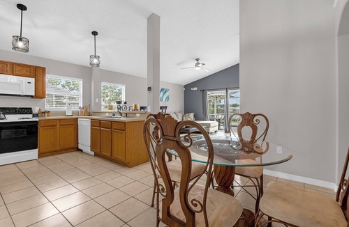 Bridgewater at Town Center House | 15 Min - Disney l Lakefront Pool l 2 Masters