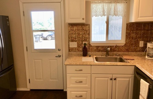 Cottonwood House | 1BR 1BA QUIET IN THE COUNTRY - PET FRIENDLY