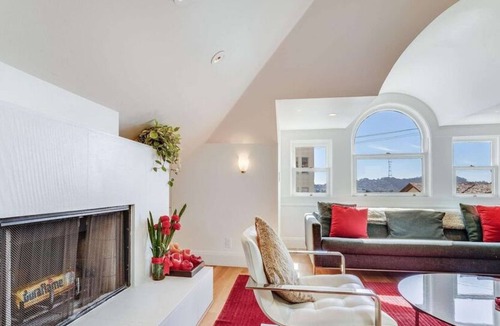 Pacific Heights Apartment | 2 Bedroom Apartment L-558043 by Houzlet