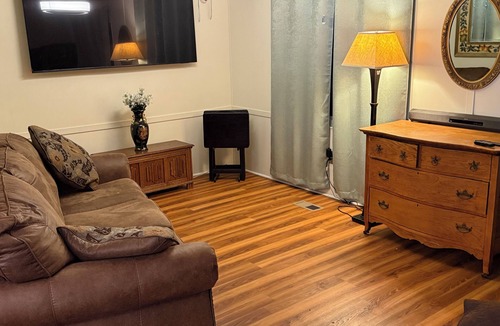 Colfax House | 2-bedroom bungalow in serene Applegate CA USA with AC & WiFi