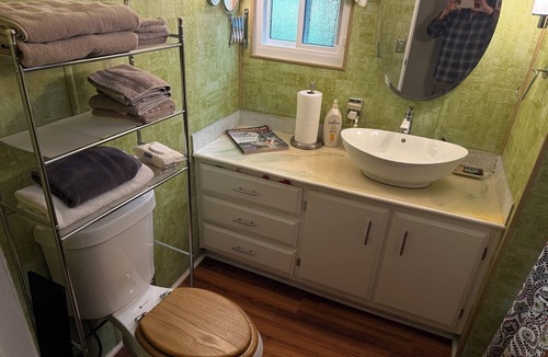 Colfax House | 2-bedroom bungalow in serene Applegate CA USA with AC & WiFi