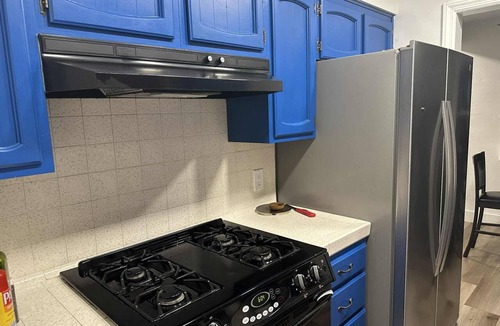 East Sacramento House | 2-bedroom house in a fantastic Sacramento neighborhood with AC