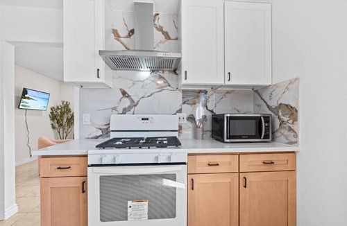 Tustin House | 2-bedroom house in nice Tustin with cool AC for relaxing stays