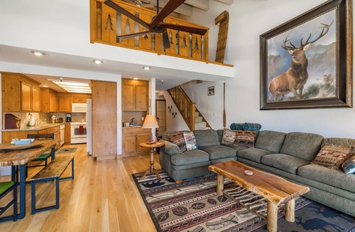 Truckee Condo | 2-bedroom lakefront condo overlooking Donner Lake and beach.