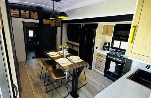 Lemon Cove House | 2-bedroom recreational vehicle in lovely Exeter with AC