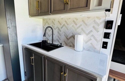 Lemon Cove House | 2-bedroom recreational vehicle in lovely Exeter with AC