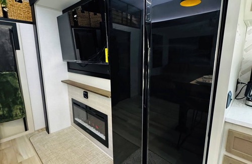 Lemon Cove House | 2-bedroom recreational vehicle in lovely Exeter with AC