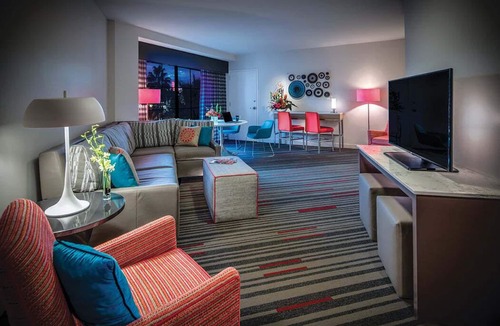 Florida Center Hotel | 2-Bedroom Suite at a 4⭐️ Hotel