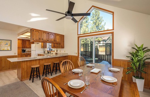 Big Bear Lake Ski Chalet | 2 Fireplaces, Spa, pizza oven, Golf, Hiking