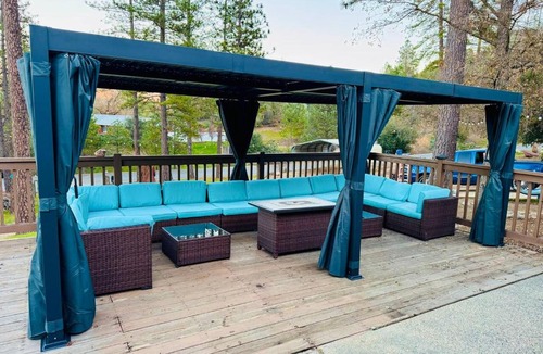 Oakhurst Villa | 2 Homes Sleeps 26 Sauna Spa Pet EV Pool Arcade