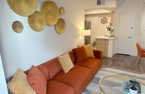 Wilshire Montana Apartment | 2 KING BED SUITE WALK to BEACH,PIER, PROMENADE