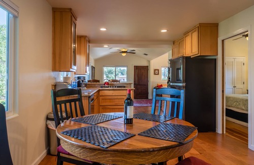 Paso Robles House | 2 King Suites + Fenced Porch | Walkable Downtown Paso | Quercus Acorn Cottage