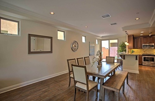 Crown Point Cottage | < 2 Mi to Pacific Beach! Sunny San Diego Escape