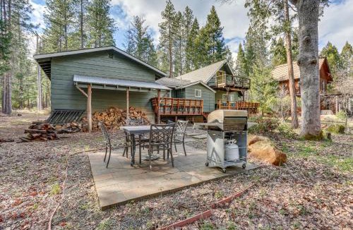 Trinity Center House | 2 Mi to Trinity Lake: Forest-View Gem w/Hot Tub!