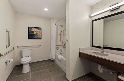 Temecula Hotel | 2 Pet-Friendly Suites Perfect for Wine Country Travelers | Free Parking