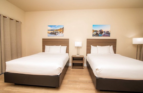Apple Hill Hotel | 2 Queen Bed in a Hotel