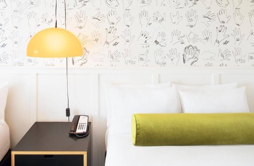 Venice Hotel | 2 Queen Room | Venice City Views | Free Breakfast | Walk to Dining & Shopping