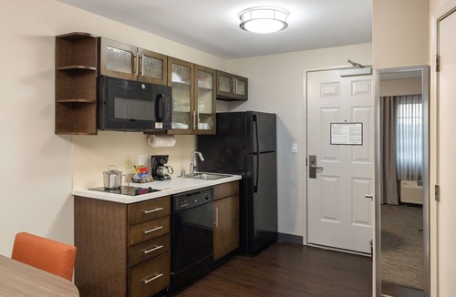 Anaheim Resort House | 2 Studio Suites with Full Kitchens! Adjacent to Disneyland Resort! Shuttle, Pool
