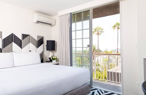 Norma Triangle Hotel | 2 Suite with Kitchen l Rooftop Pool l Near The Grove Shopping & Beverly Center
