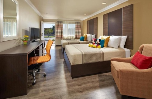 Anaheim Resort Hotel | 2 Units – Perfect for Groups, Steps to Disneyland w/Pool Access